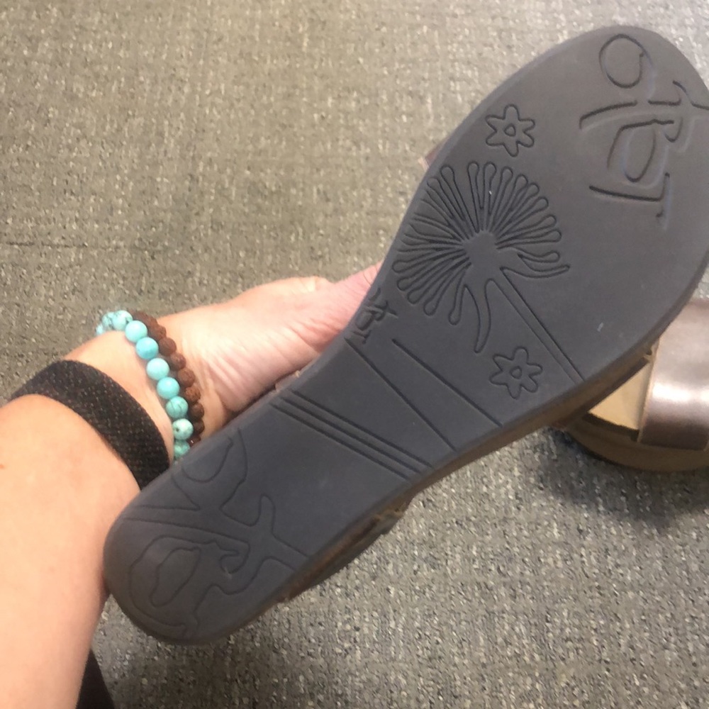 Never Worn Bushnell Wedge Sandal - Picture 3 of 8